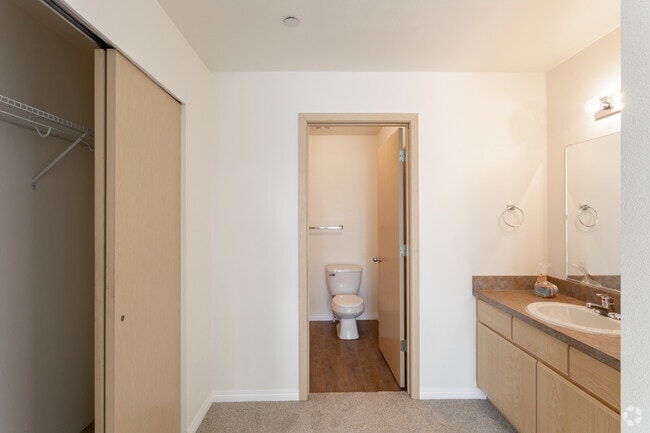 2BR, 2BA - 980 SF