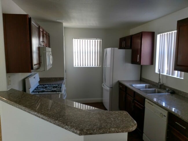 Photo - ***MOVE IN SPECIAL*** 3 Bedroom 2 bathroom Northwest condo
