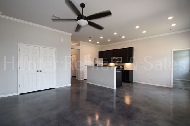Photo - 1619 Neuberry Cliffe