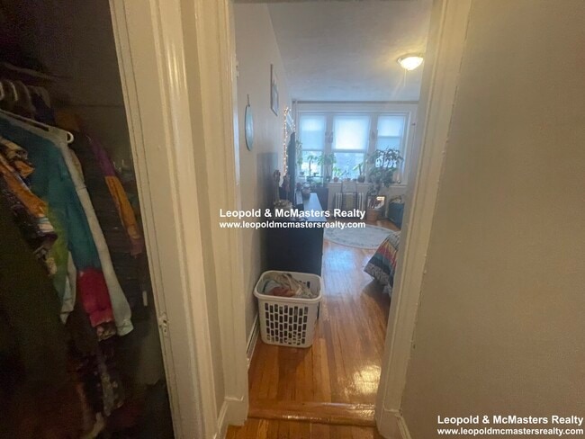 Photo - 225 Kelton St