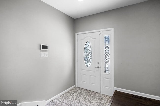 Building Photo - 2211 New Albany Rd