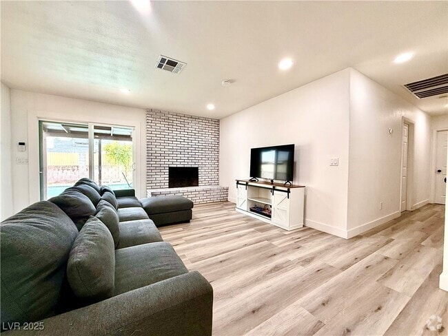 Building Photo - 4881 E Imperial Ave Rental