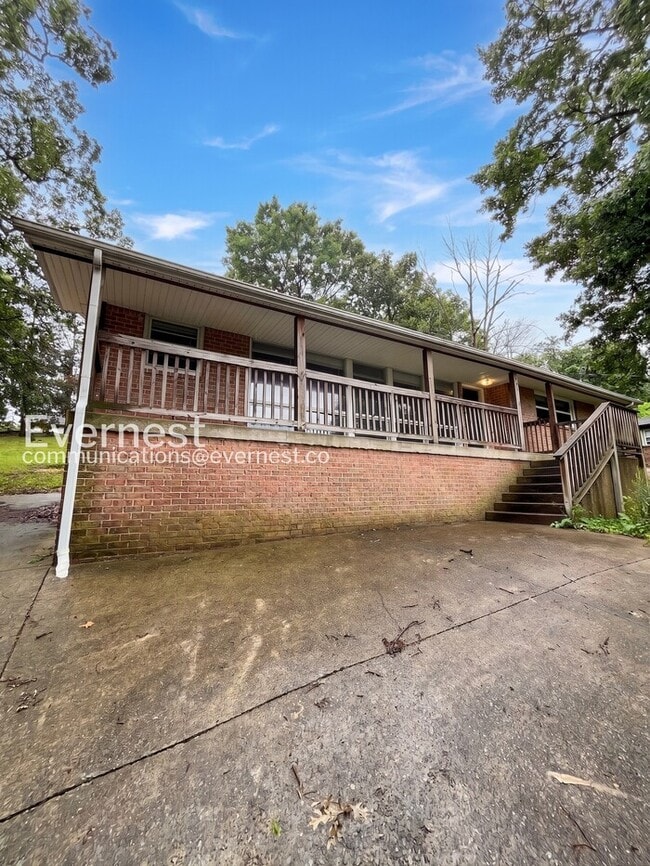 Photo - 405 Cedarvalley Dr