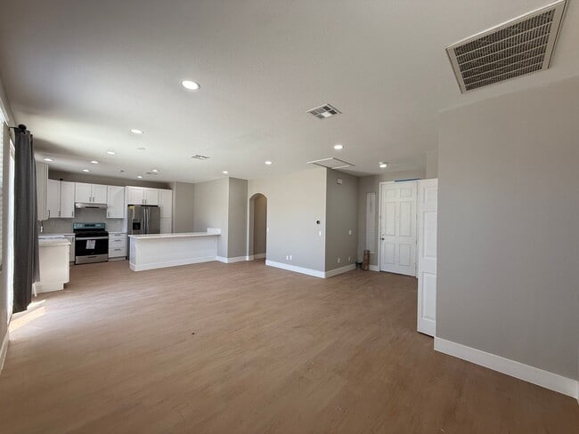 Photo - Lancaster Remodeled 3 bedroom - Available Now! Unidad 1786