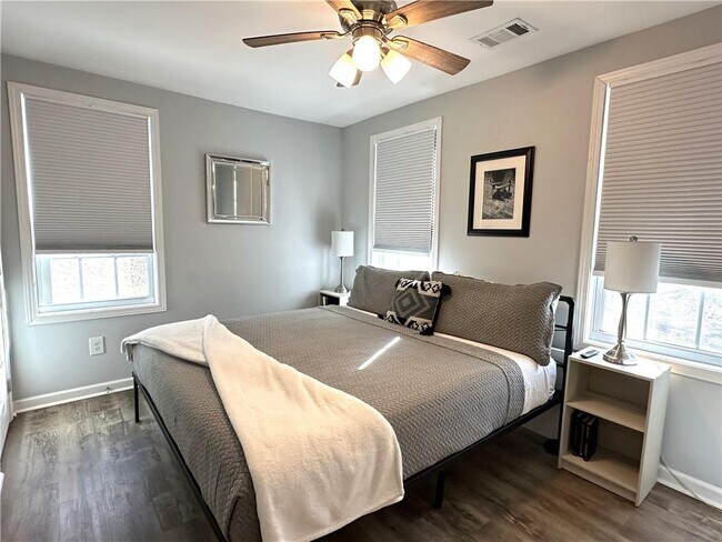 Photo - 285 Whitaker Cir NW