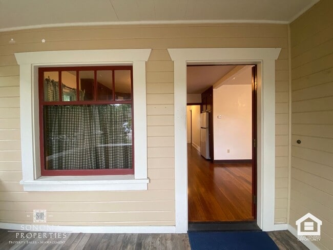 Photo - 1 Bedroom, 1 Bathroom Charming Craftsman i...