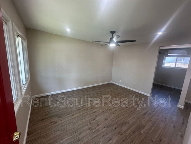 Photo - 251 W 9th St