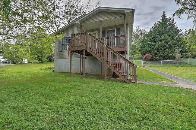 Photo - 303 Moorland Dr House