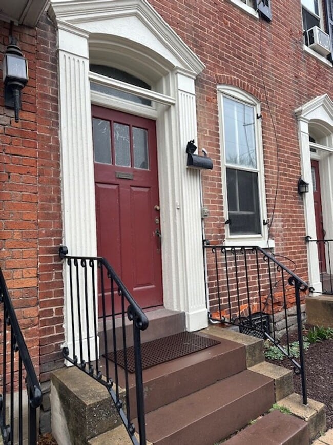 Building Photo - 19 E Main St Unit A