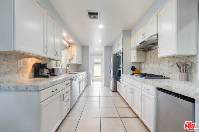 Photo - 12423 Martha St