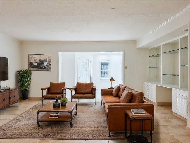 Photo - 811 Lovett Blvd Unidad 25