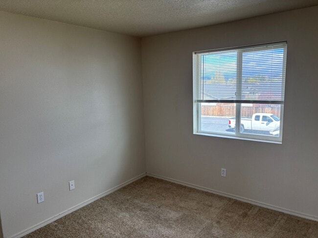 Photo - 2061-2061 NE Wolverine Loop Unidad 2065 Wolverine Loop