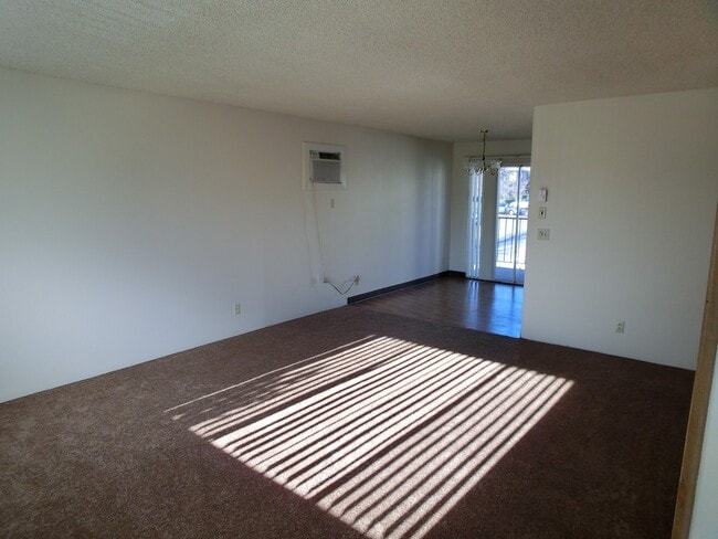 Photo - Great centrally located apartment!