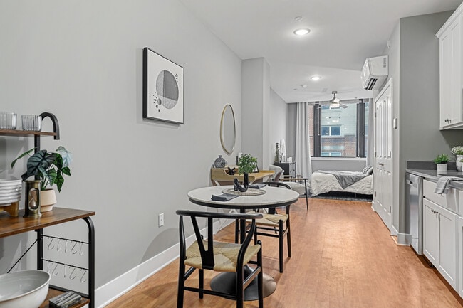 300 W Fayette St