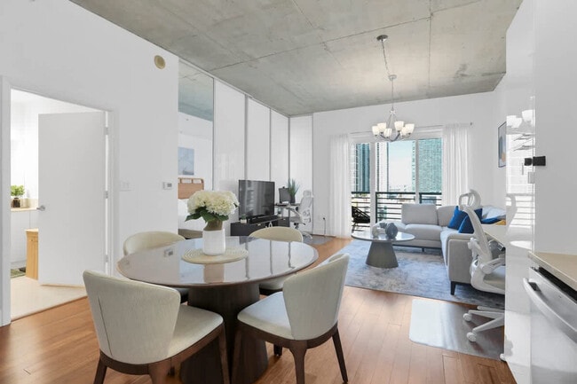 Photo - 137 NE 2nd Ave Unidad SI ID1357349P