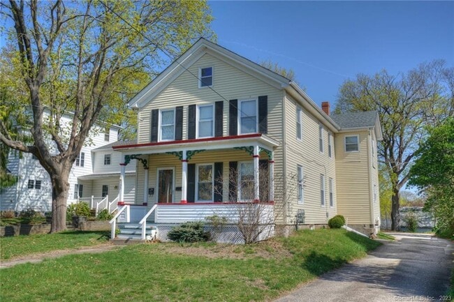 Building Photo - 143 W Broad St Unit 2