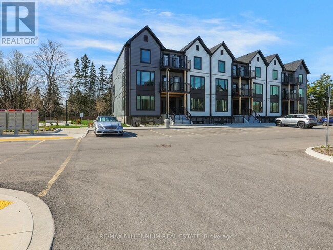 Photo - 708 Woolwich St