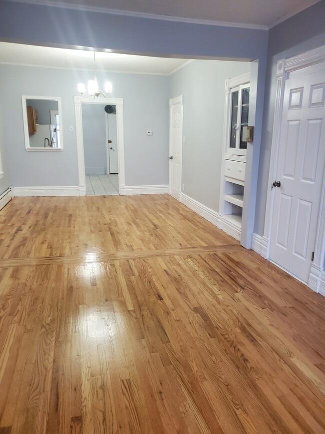 Building Photo - 2858 N Elston Ave Unit 1 Rental