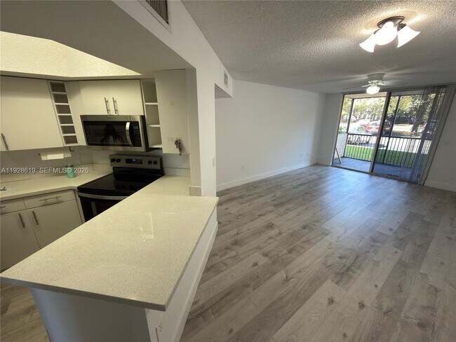 Photo - 8353 Lake Dr Unidad 107