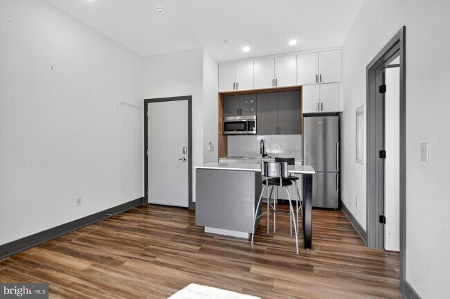 Photo - 1935 E Hazzard St Unit 303