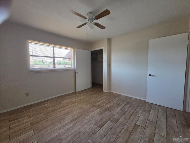 Photo - 10-25 1/2 N 25 1/2 St