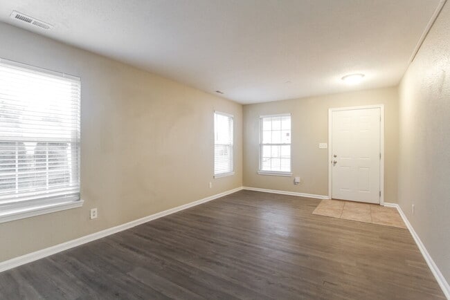 Photo - 607 Sweet Creek Dr