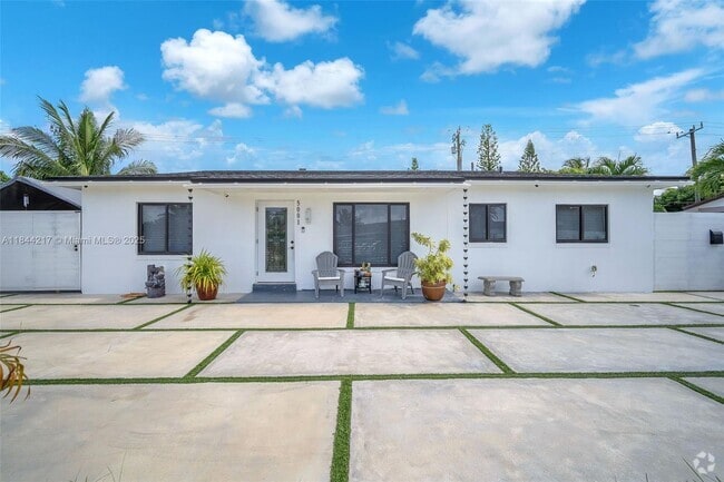 Building Photo - 5001 NW 190th St Unit Main Rental