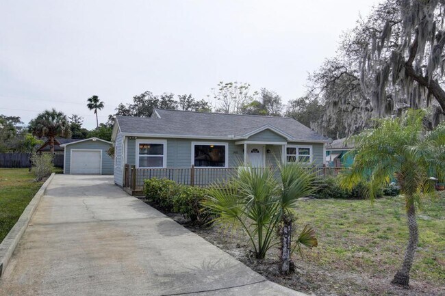 Photo - 1421 Rogers St