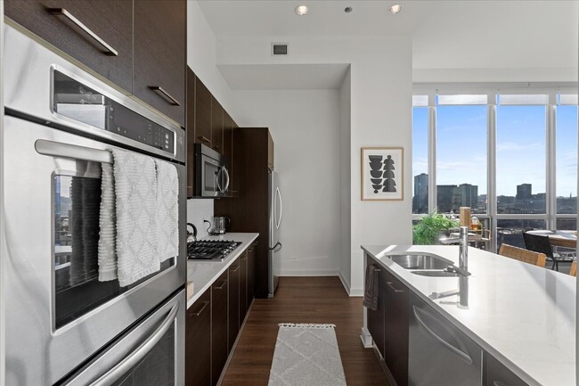 Photo - 910 W Huron St Unit 1401