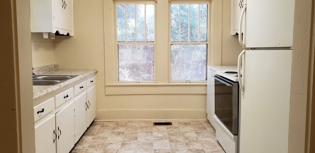 Photo - 1211 N Main St