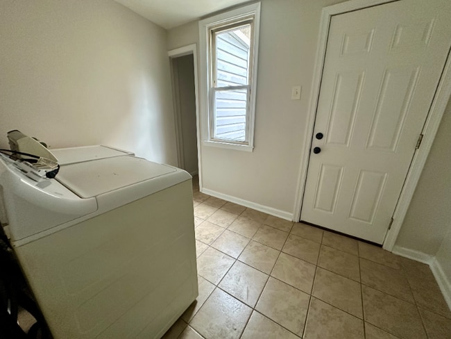 Photo - 2938 Belgrade St