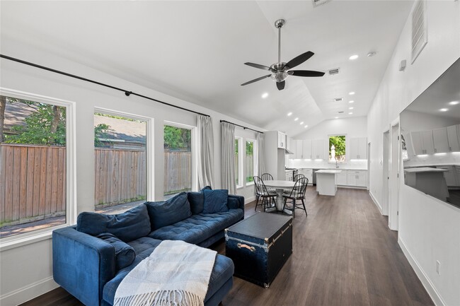 Photo - 3211 Cochran St