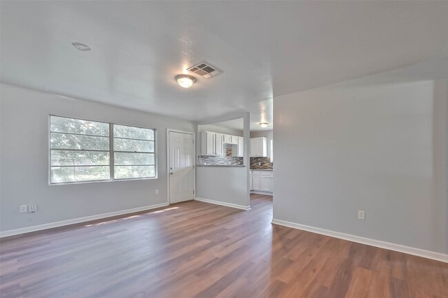 Photo - 3918 Tavenor Ln