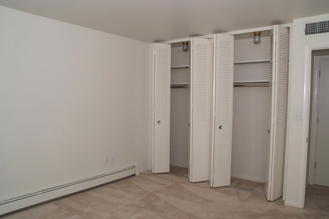 Master Bedroom - Burton Ridge Apartments