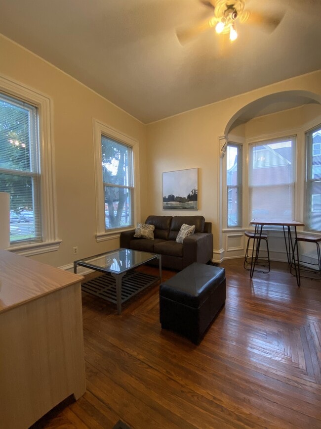 Photo - 522 W 3rd St Unit 1W
