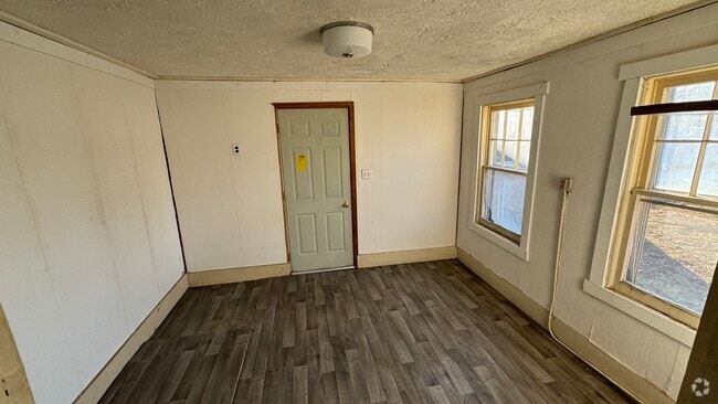 Building Photo - 1509 W 5th St Rental