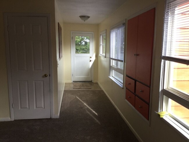 Photo - Freshly Updated 3-Bedroom Everett Apartment with Private Deck & Utilities Included Unit A