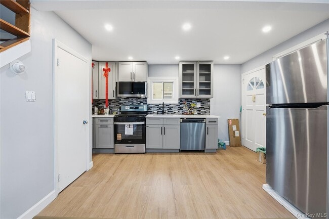 Building Photo - 305 N Terrace Ave