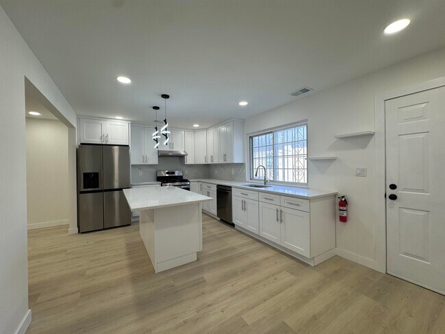 Photo - 222 Christopher Columbus Dr