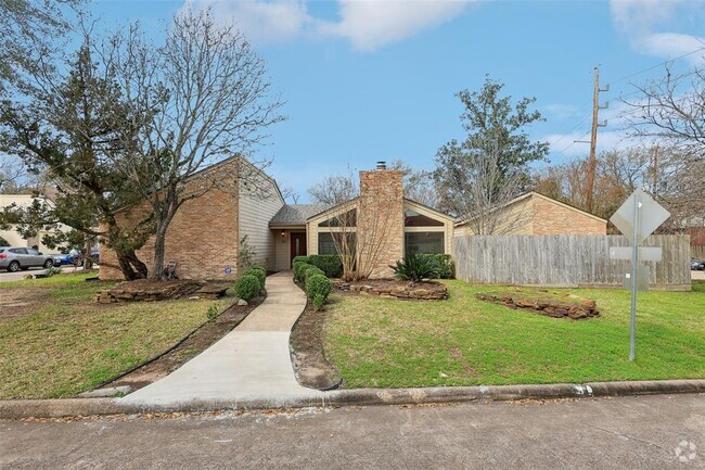 Building Photo - 12800 Briar Forest Dr Rental