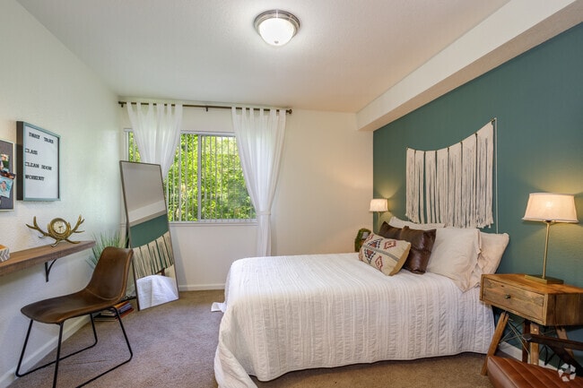 2BR, 2BA - 1,024SF