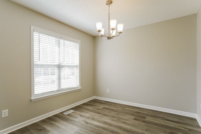 Photo - 1432 Smokey Mountain Dr