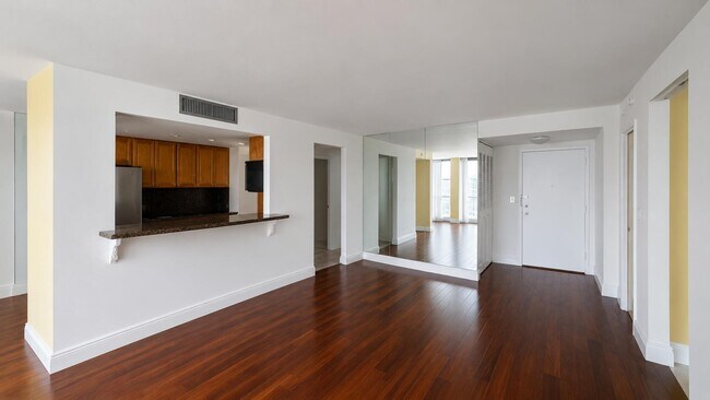 Photo - 230 174th St Unidad 1805