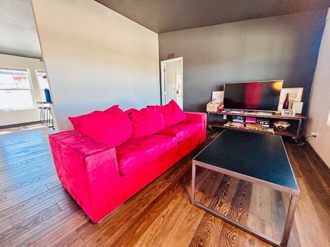 Updated 3 bd, 2 ba on 1.98 Acres with Hot Tub!