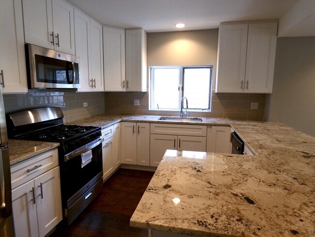 Photo - 1730 W Nelson St Unit CH