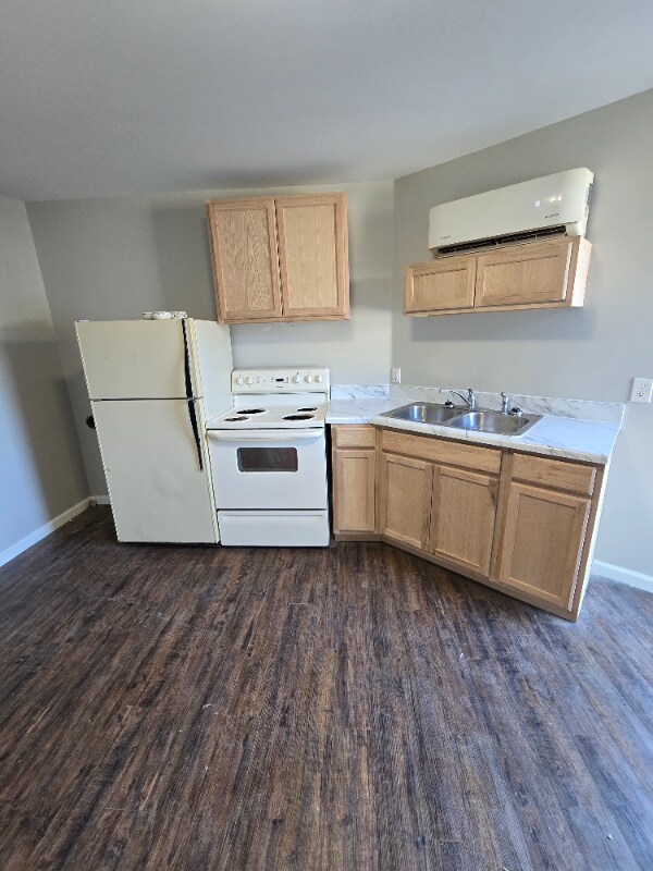 Building Photo - 215 N Harrisburg Ave