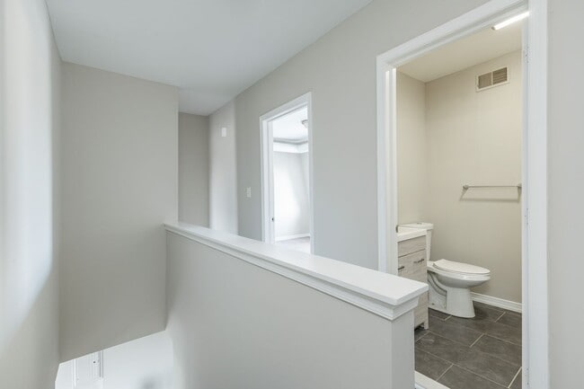 Photo - 1422 W Girard Ave Unit E
