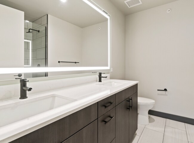 Photo - 1333 W Lake St