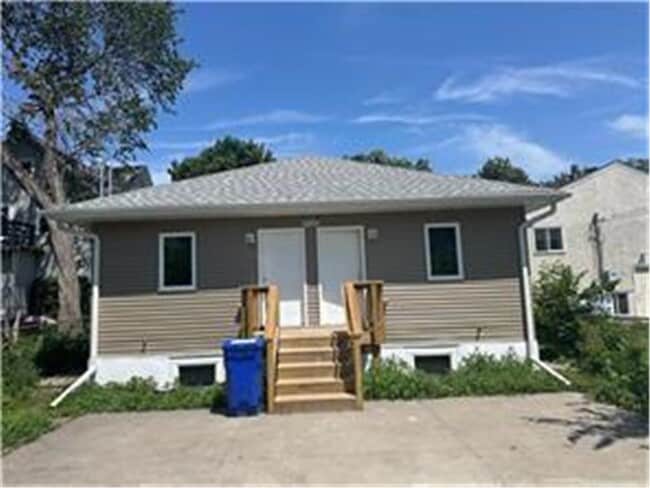 Photo - 468 Thomas Ave W