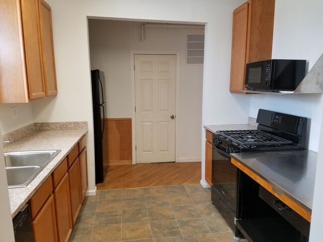 Photo - Incredibly Spacious 3 Bedroom / 3 Bathroom...